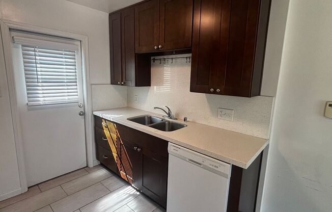 Charming and Bright 2 bed 1 bath in Point Loma