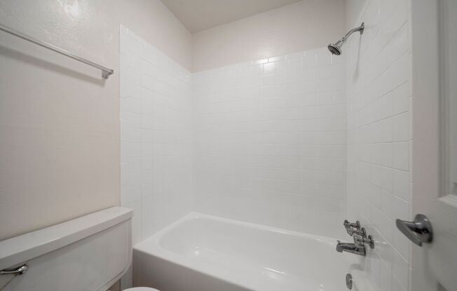 2 beds, 1 bath, 670 sqft, $1,259, Unit 02-232