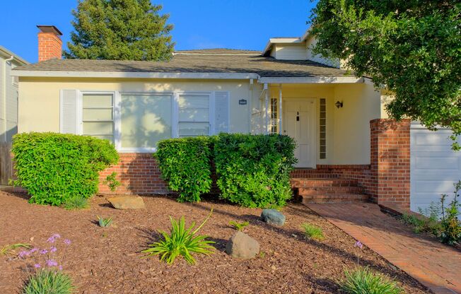 Piedmont Pines charming 3 Bedroom available now.