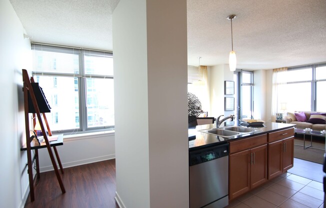 651 W KINZIE