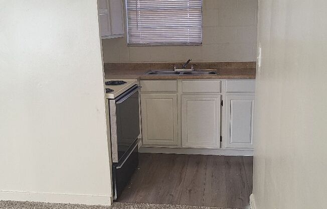 2 beds, 1 bath, $1,395, Unit 913 Willow Street