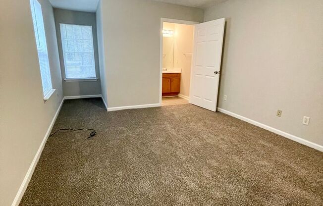2 bedroom, 2 bath quadplex in downtown Douglasville. Convenient to downtown amenities. Great roommate plan.