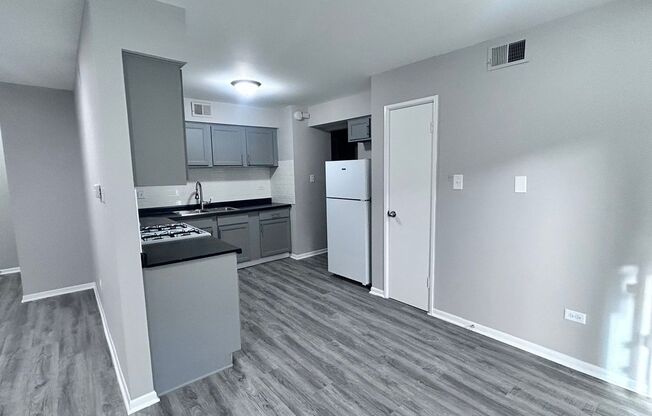 2 beds, 1 bath, $1,550, Unit 727-1D