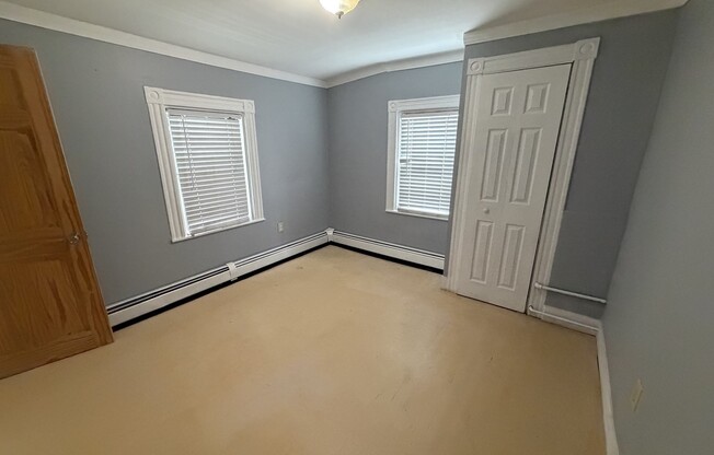 2 beds, 1 bath, $2,600, Unit 3