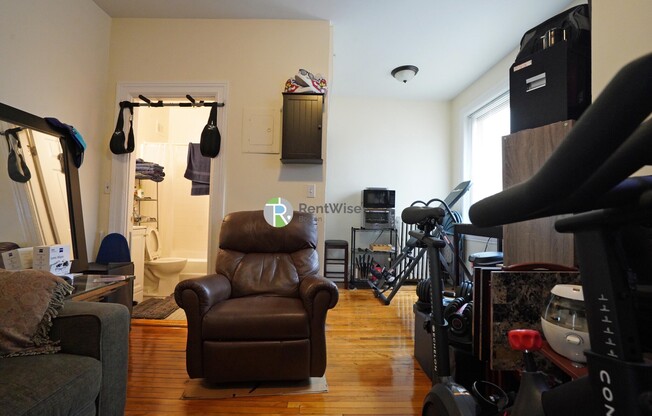 1212 COMMONWEALTH AVE