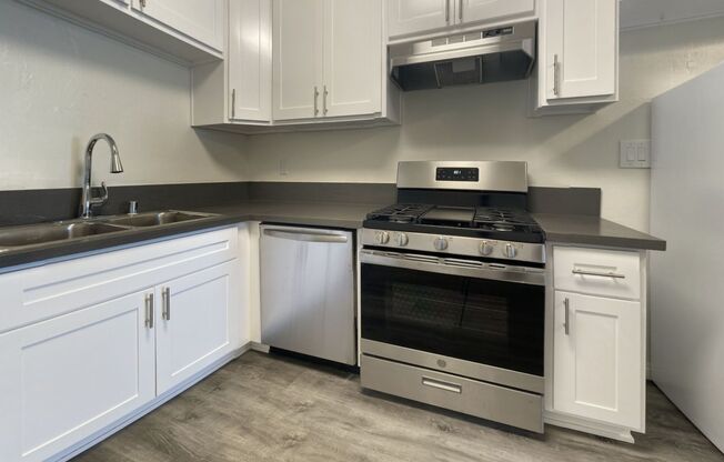 Eleanor Apartments...Gorgeous Apartment available..Awesome Hollywood Location!!