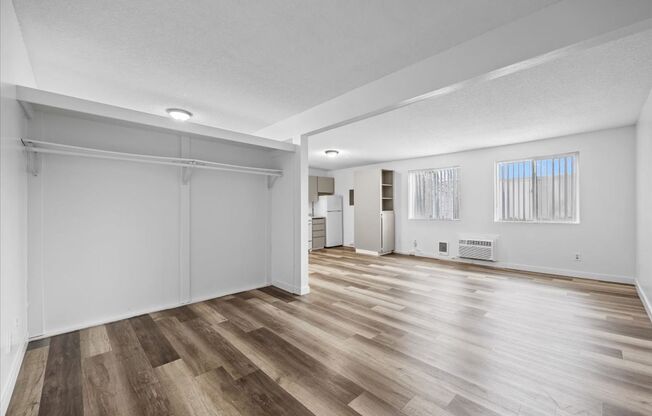 Studio, 1 bath, 475 sqft, $900, Unit 18