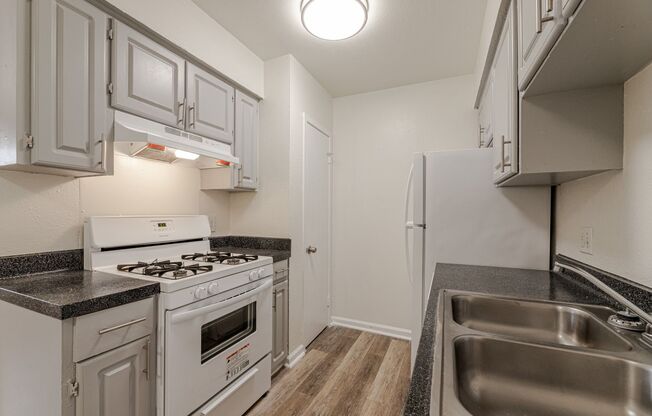 2 beds, 1 bath, 900 sqft, $829, Unit 229-I