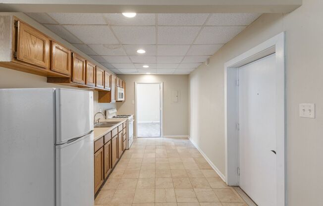 1 bed, 1 bath, 700 sqft, $775, Unit B6