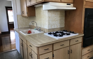 2 beds, 1 bath, 1,200 sqft, $2,600, Unit 2