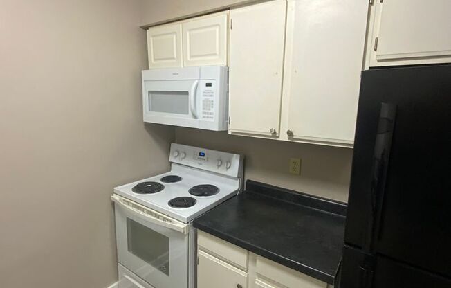 1 bed, 1 bath, 530 sqft, $825, Unit 360 AA16
