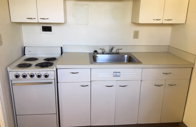 Eugene Manor Apartments *Ask about FREE RENT Specials on all vacant units!*