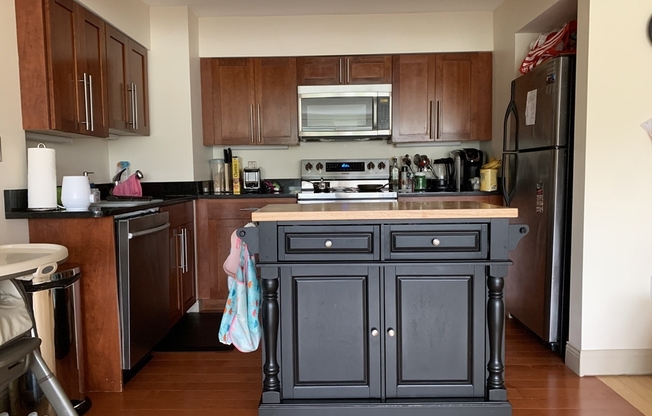 2 beds, 2 baths, 1,093 sqft, $3,700, Unit 906