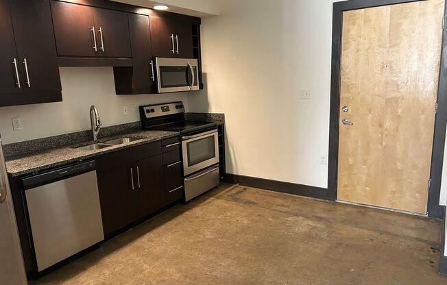 Studio, 1 bath, 409 sqft, $1,050, Unit 305