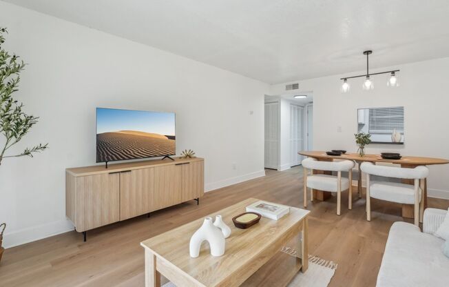 2 beds, 2 baths, 987 sqft, $1,595