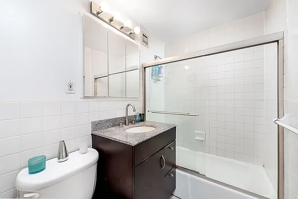 61 Lexington Ave 1F