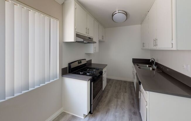 Rock Glen Villa...Gorgeous Newly Remodeled Apartments In Glendale Neighborhood!