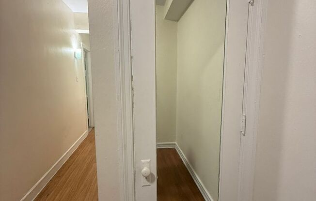 1 bed, 1 bath, 769 sqft, $1,475, Unit Old King Edward 44
