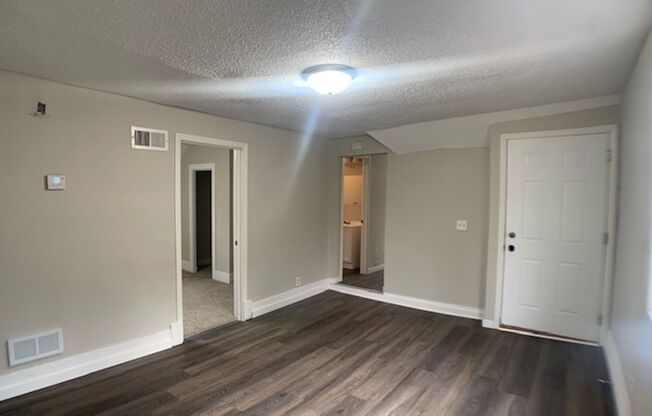 2 beds, 1 bath, 725 sqft, $1,595, Unit 2