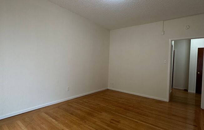 1230 Hyde Street (744r)