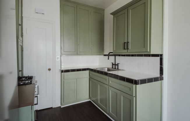 2 beds, 1 bath, 960 sqft, $2,395, Unit Unit 502