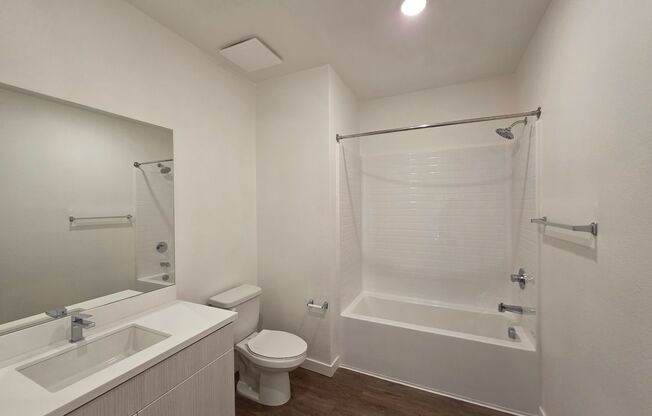 2 beds, 2 baths, 917 sqft, $3,070, Unit 2110-302