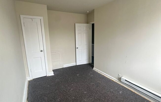 3 beds, 1 bath, $1,320