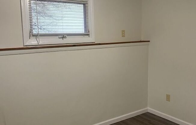 2 beds, 1 bath, $900, Unit Apt 3