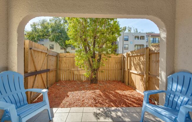 Belara Lakes Apartments in Tampa Florida photo of seating area