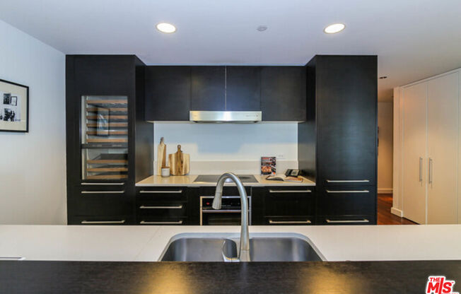 2 beds, 2.5 baths, 1,700 sqft, $5,250, Unit 10N