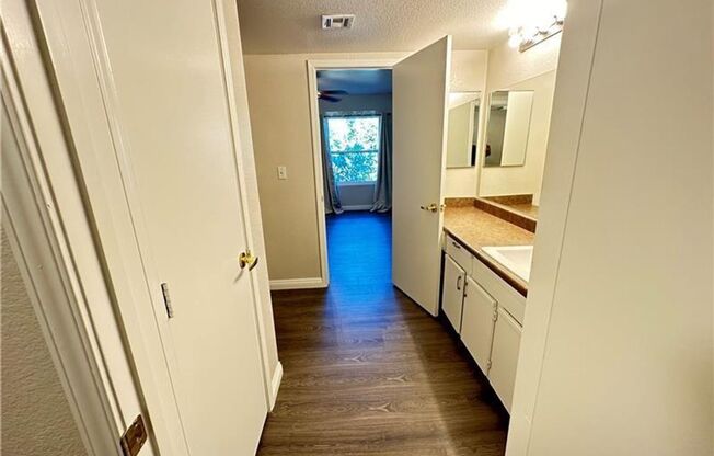 1 bed, 1 bath, $1,250, Unit #2007