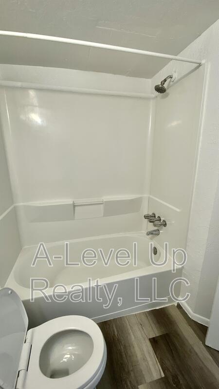 152 E 21 ST
