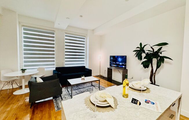 1 bed, 1 bath, 501 sqft, $2,500, Unit 512