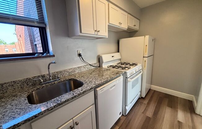 2 beds, 1 bath, 800 sqft, $1,790, Unit 6236 Fifth Ave. #302A