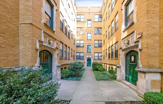 Three Bedroom Unit in South Shore!