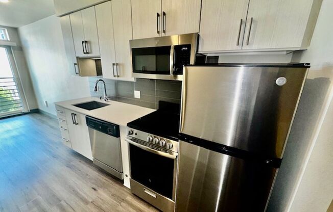 Studio, 1 bath, 288 sqft, $1,280, Unit 417