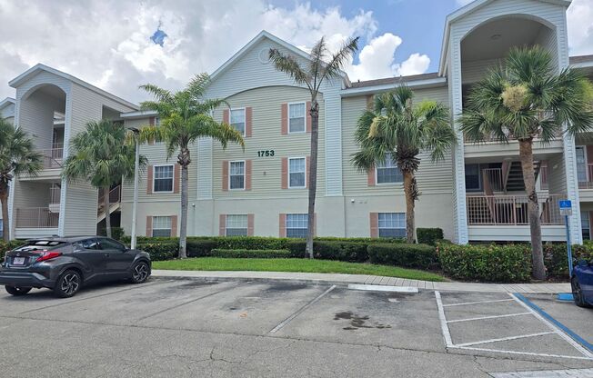 3/2 2nd Floor Condo AVAILABLE NOW!