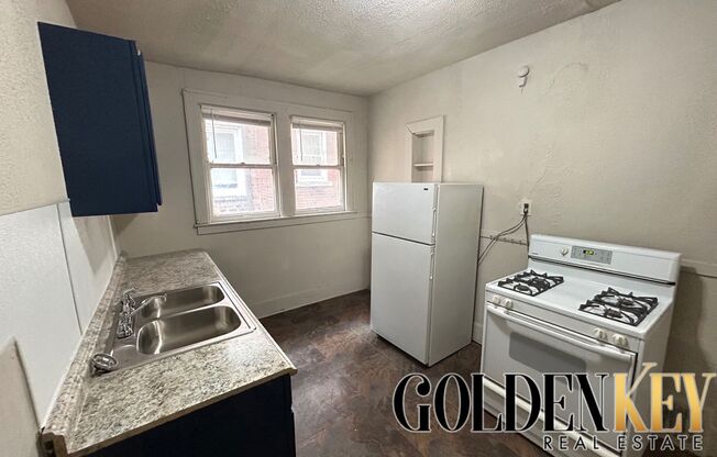 2 beds, 1 bath, $1,000, Unit 2638 Richton - Upper