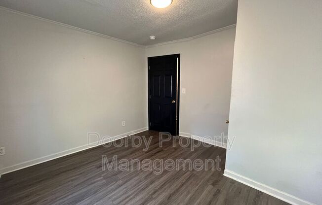 3 beds, 1 bath, 1,032 sqft, $1,350