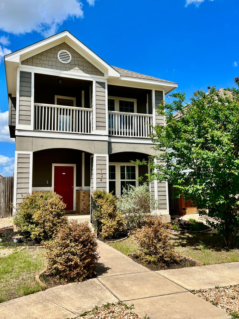 Charming 2 Story in Blanco Vista