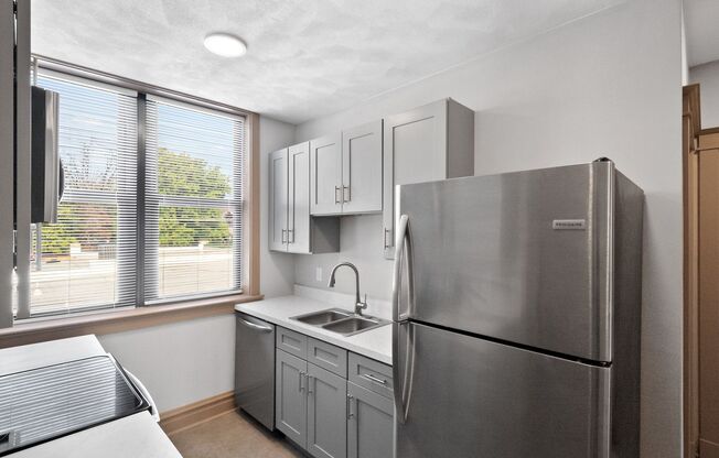 Studio, 1 bath, $995, Unit 3801A - 915