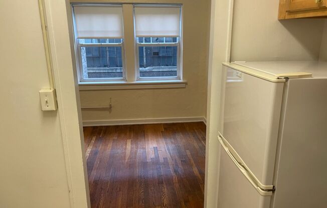 Studio, 1 bath, 467 sqft, $1,250, Unit King Edward Annex 24