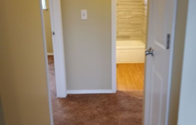 2 beds, 1 bath, 850 sqft, $1,425, Unit 11