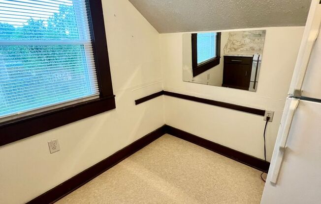 Inglewood 1 Bedroom Upstairs Apartment $1150/mo