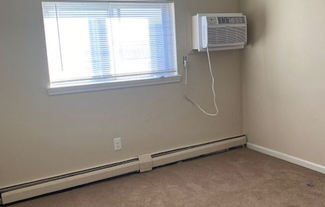 1 bed, 1 bath, 725 sqft, $1,270, Unit E10