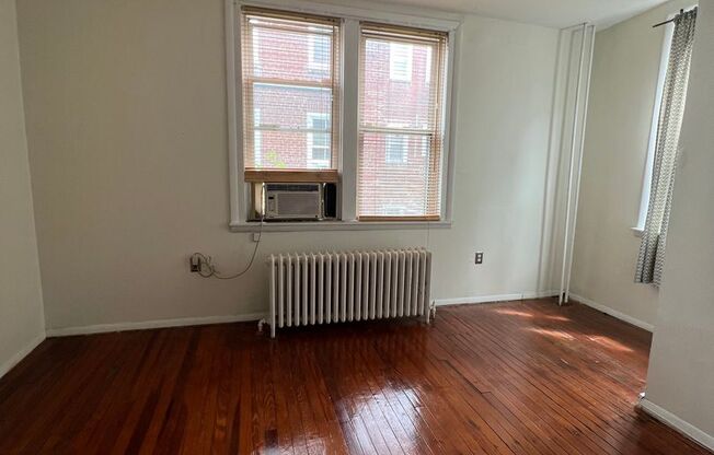 2 beds, 1 bath, $1,700, Unit 2nd Floor