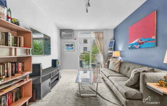 244 W 21 ST