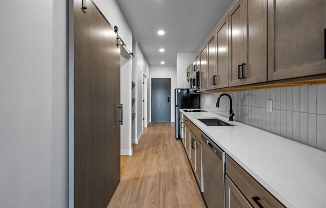 1 bed, 1 bath, 521 sqft, $1,525, Unit 411