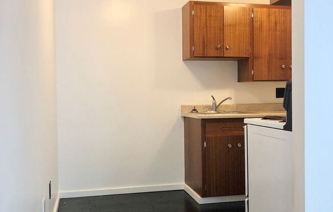 Studio, 1 bath, 464 sqft, $1,395, Unit 108