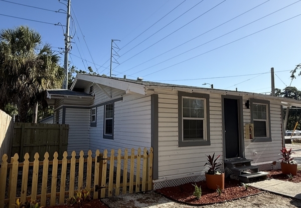 1013 DREW ST